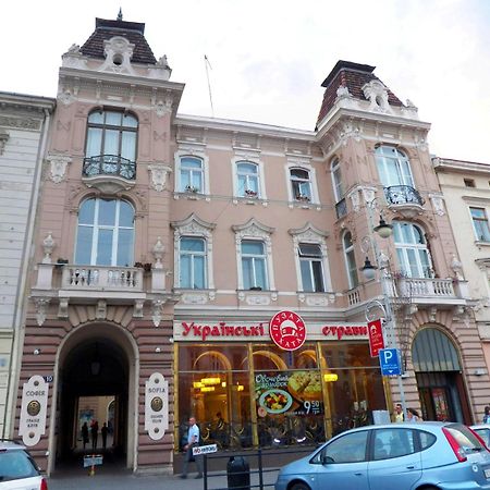 Exclusive Apartment On Shevchenko Avenue 10 Lviv Bagian luar foto