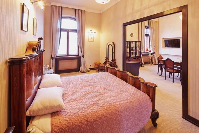 Exclusive Apartment On Shevchenko Avenue 10 Lviv Bagian luar foto